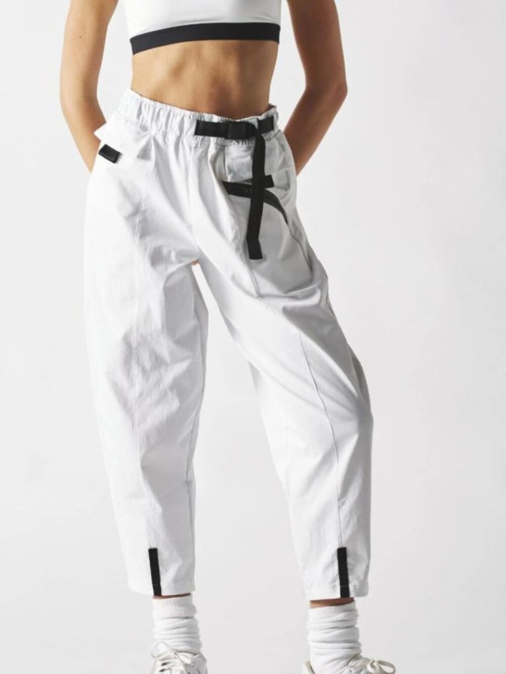 Nike Sportswear Tech Pack Curve Woven Pants White Black M Dri-FIT